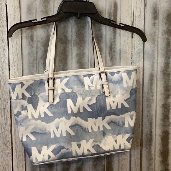 Michael Kors LIKE NEW Jet Set Traveler, Ret. $368 - Picture 3 of 11